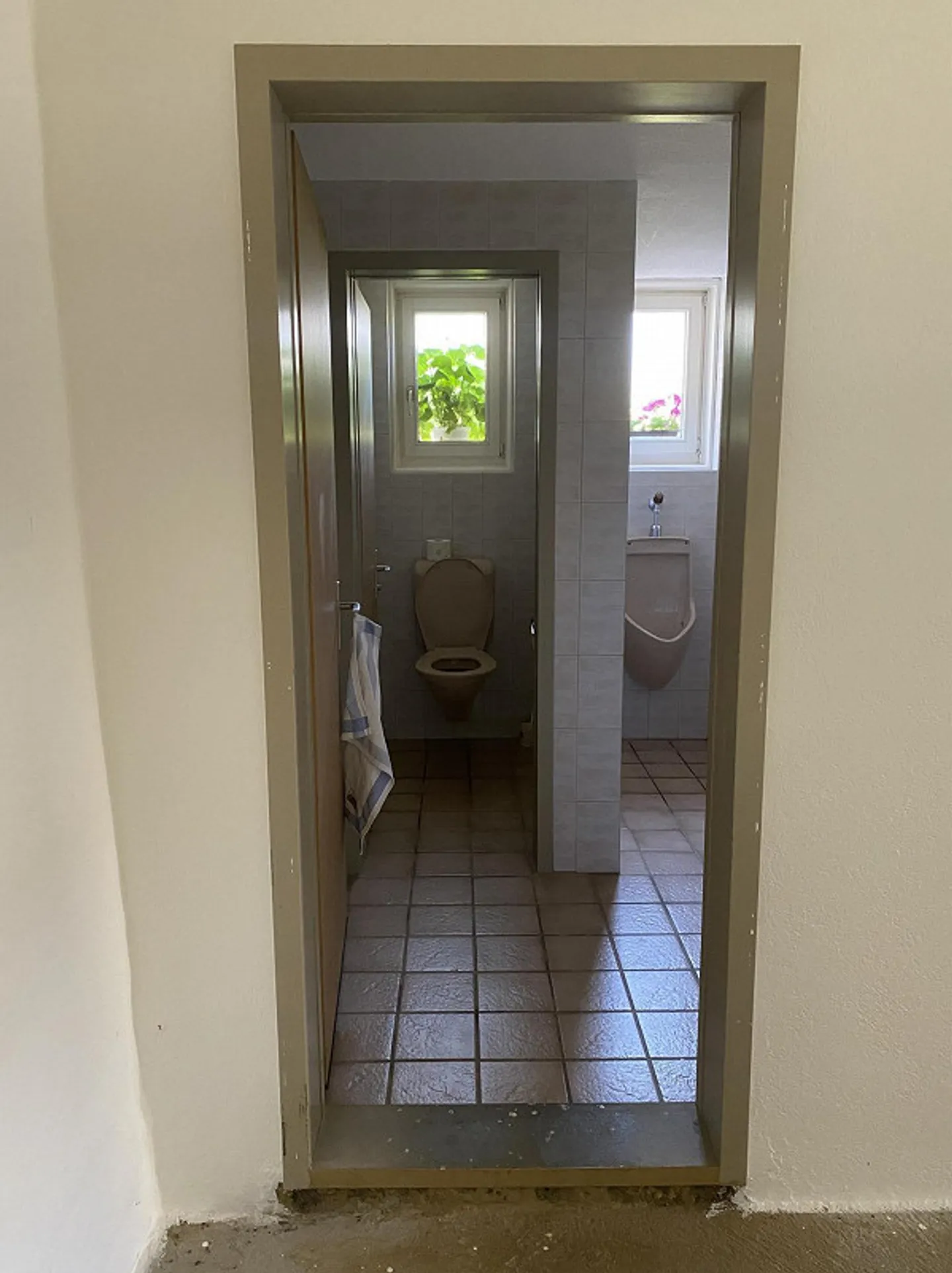 Stanza hobby o di stoccaggio al piano terra - Foto 5 di 10