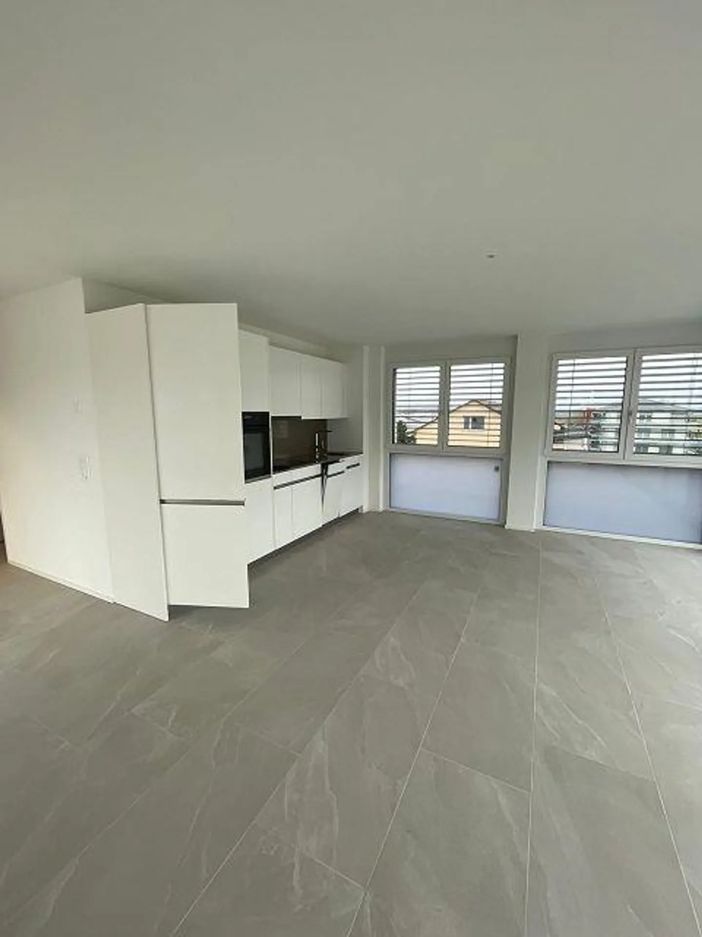 Bright and modern penthouse apartment - Photo 3 of 10