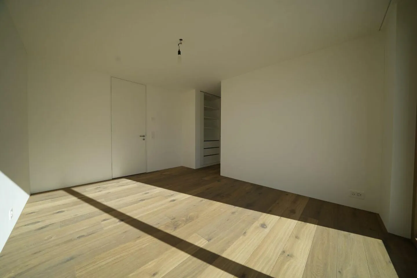 Villa neuve exclusive avec terrasse sur le toit, ascenseur et luxueux indoor-outdoor living - Photo 12 sur 28