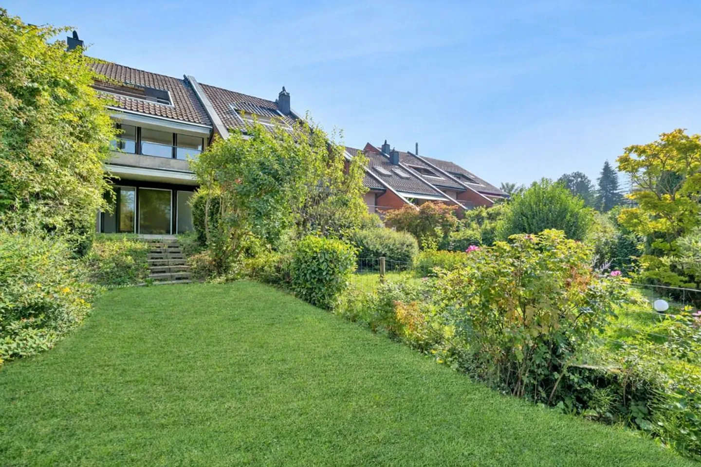 Spacious End Row House with Garden in Zurich Witikon - Photo 1 of 9
