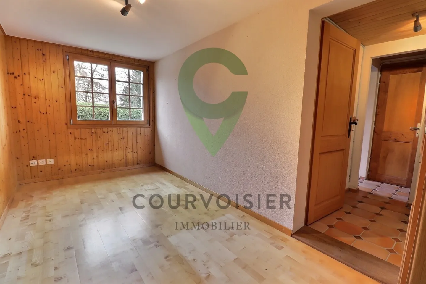 Chalet with charm and potential for renovation - Photo 7 of 8