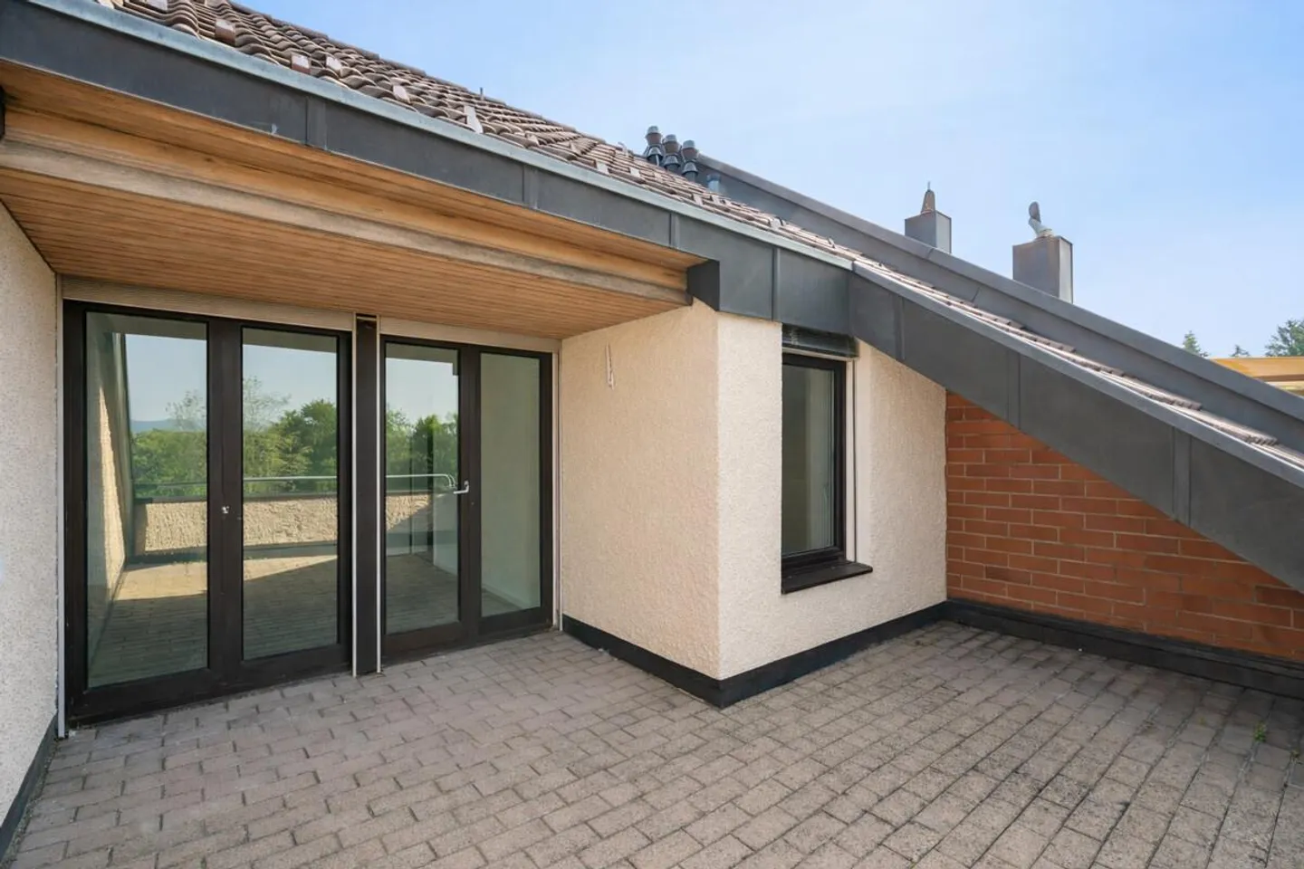 Spacious End Row House with Garden in Zurich Witikon - Photo 8 of 9