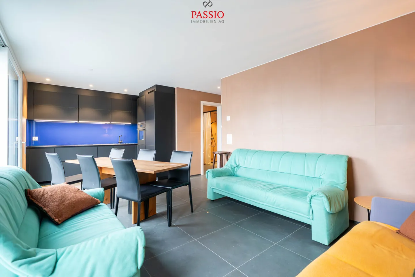 Appartamento attico 2.5 camere nuovo in standard di alta qualità - Foto 2 di 16