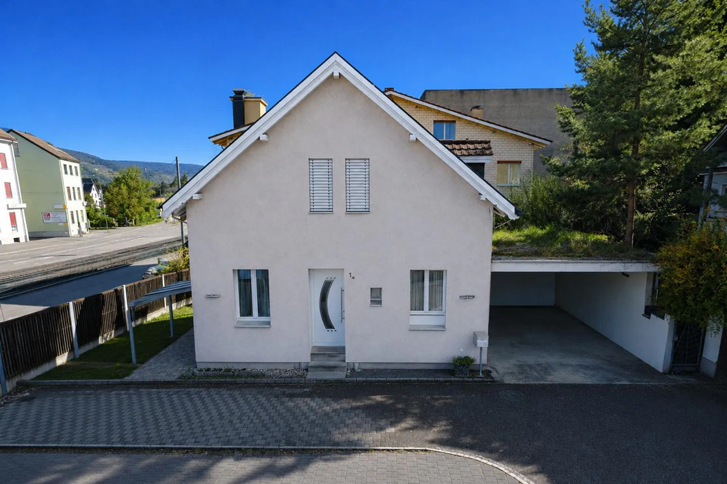 Maison individuelle indépendante dans un emplacement central à Münchenstein - Photo 1 sur 10
