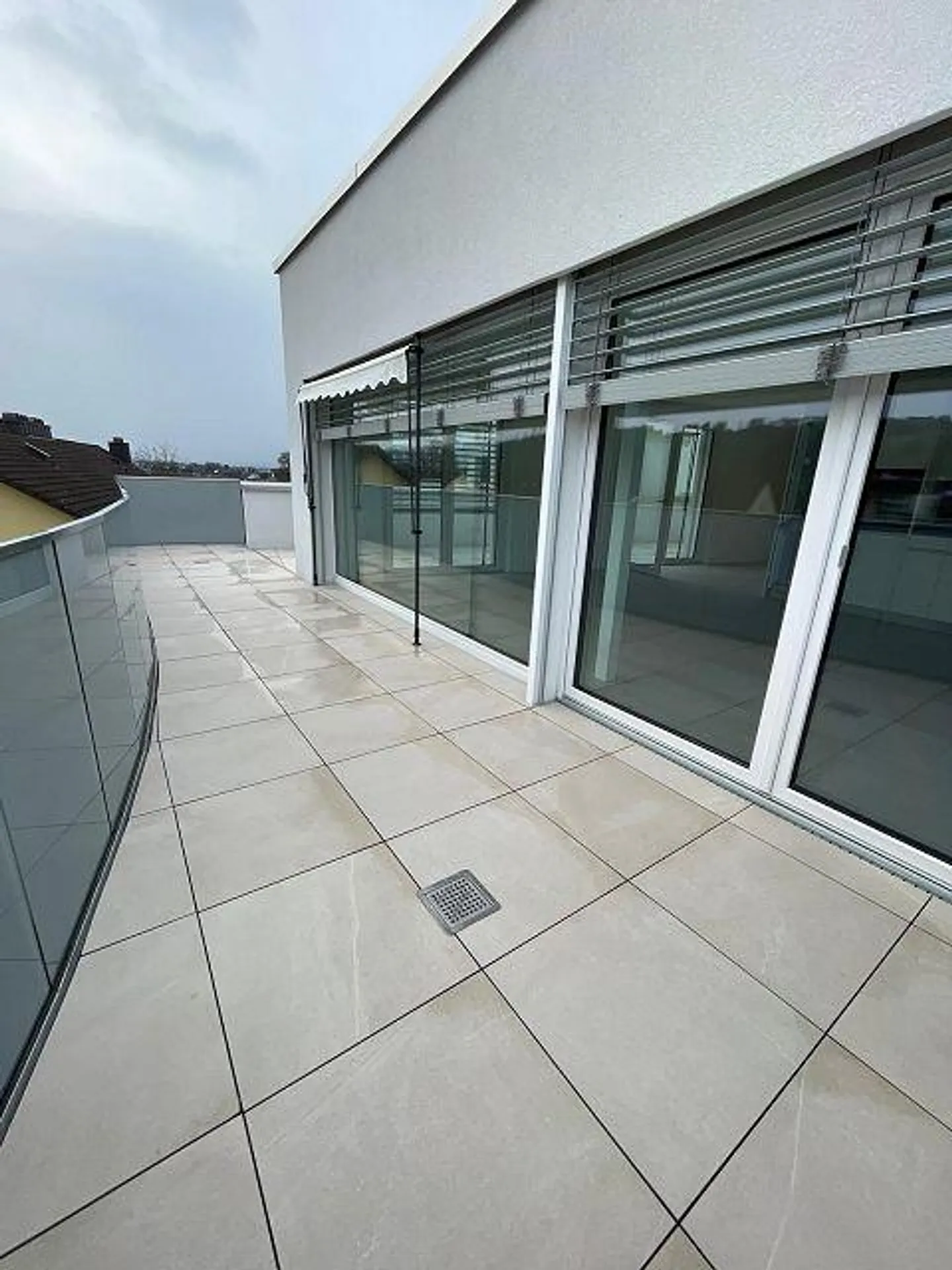 Bright and modern penthouse apartment - Photo 8 of 10