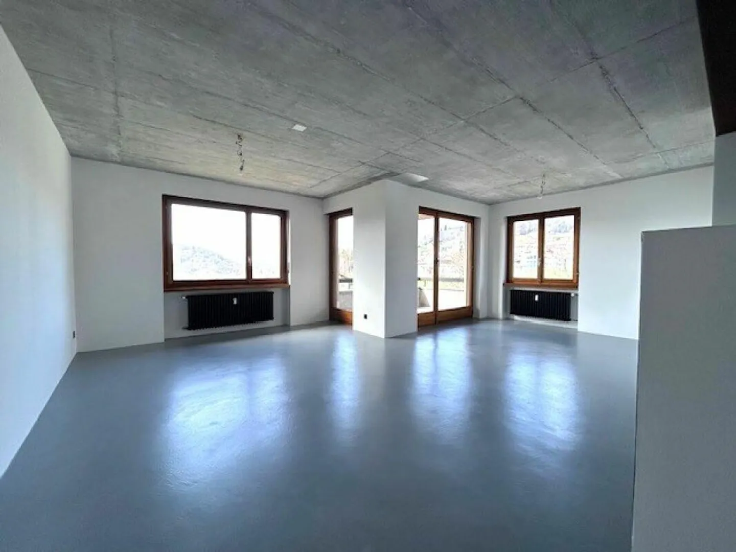 4.5-ZIMMER-WOHNUNG IN ZWEIFAMILIENHAUS - RENOVIERT - EXKLUSIVER GARTEN - Foto 6 von 23