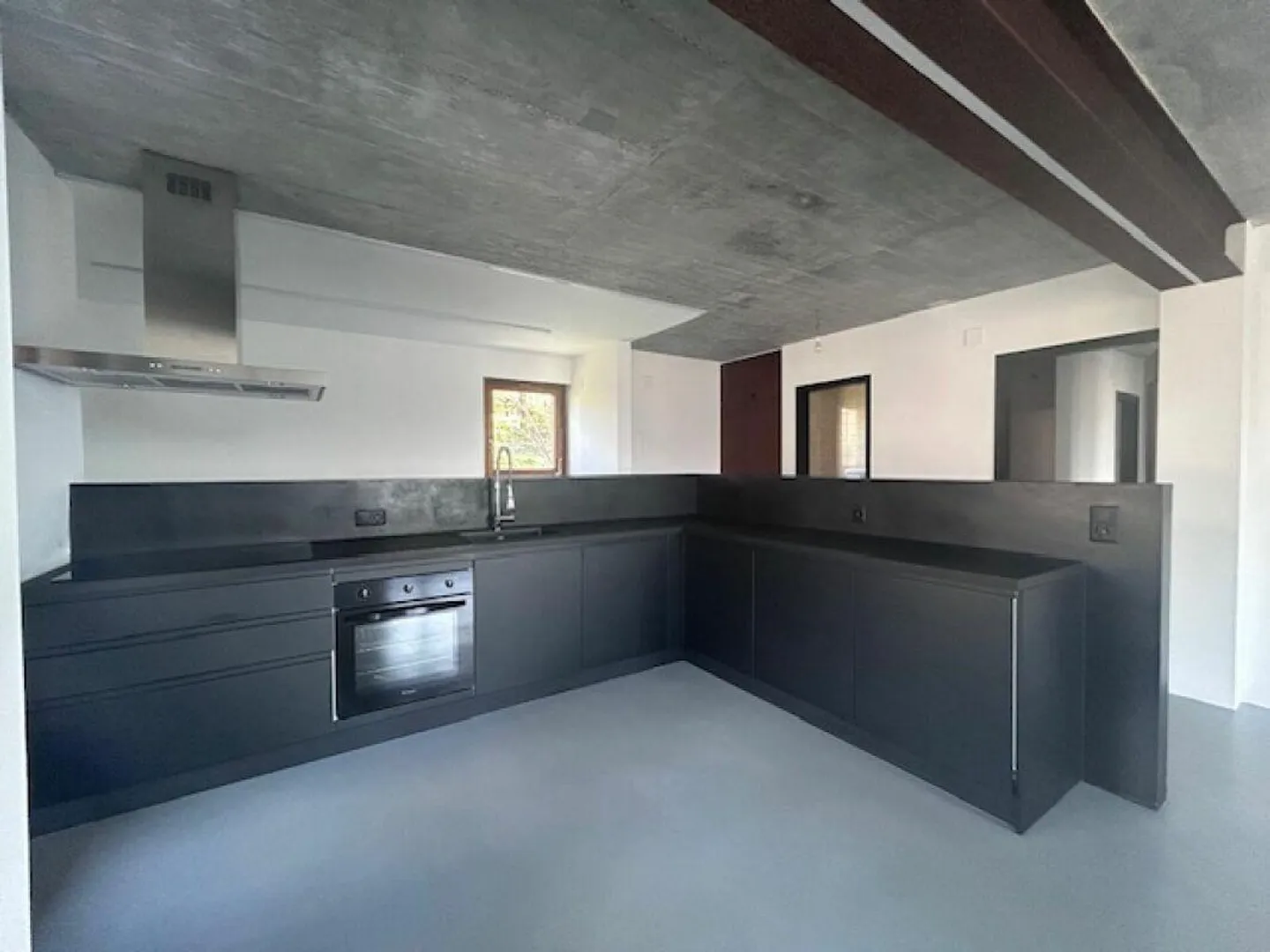 4.5-ZIMMER-WOHNUNG IN ZWEIFAMILIENHAUS - RENOVIERT - EXKLUSIVER GARTEN - Foto 7 von 23