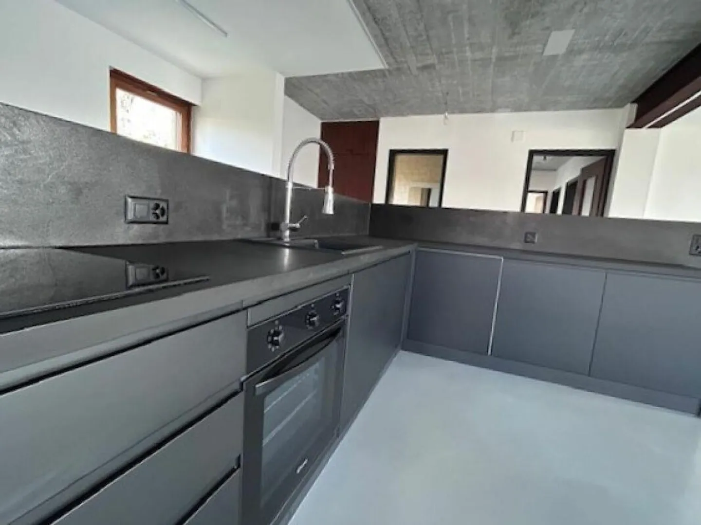 4.5-ZIMMER-WOHNUNG IN ZWEIFAMILIENHAUS - RENOVIERT - EXKLUSIVER GARTEN - Foto 8 von 23