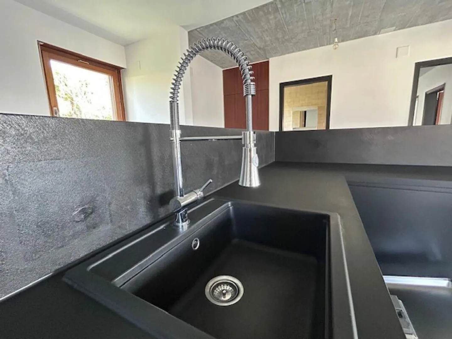 4.5-ZIMMER-WOHNUNG IN ZWEIFAMILIENHAUS - RENOVIERT - EXKLUSIVER GARTEN - Foto 9 von 23