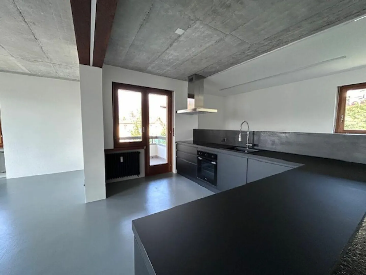 4.5-ZIMMER-WOHNUNG IN ZWEIFAMILIENHAUS - RENOVIERT - EXKLUSIVER GARTEN - Foto 10 von 23