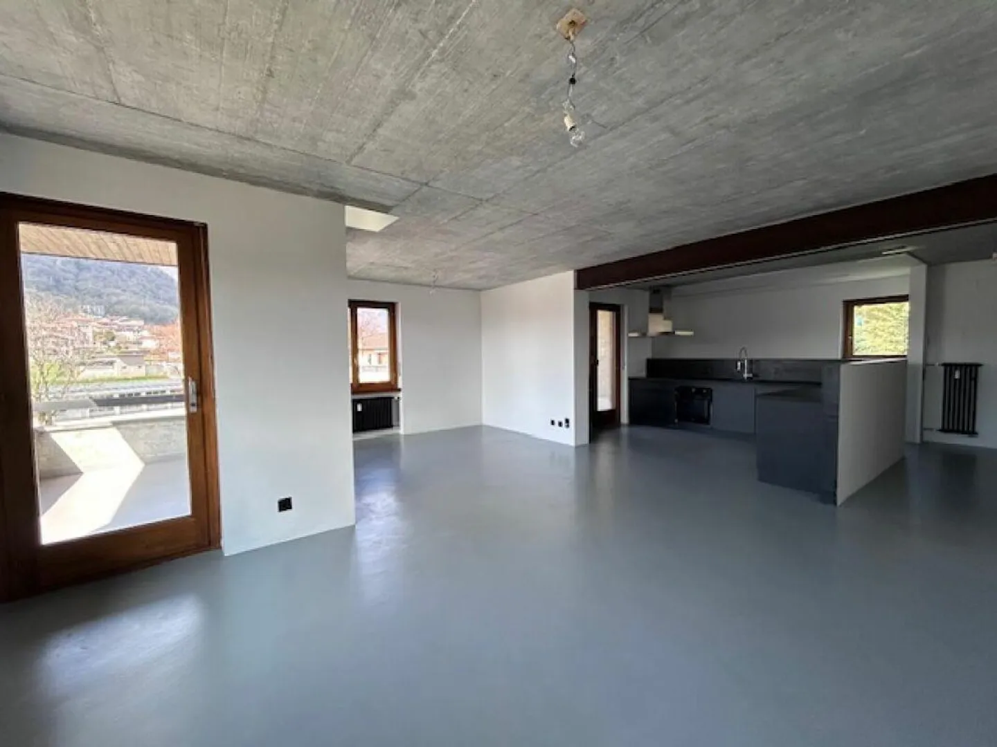 4.5-ZIMMER-WOHNUNG IN ZWEIFAMILIENHAUS - RENOVIERT - EXKLUSIVER GARTEN - Foto 13 von 23