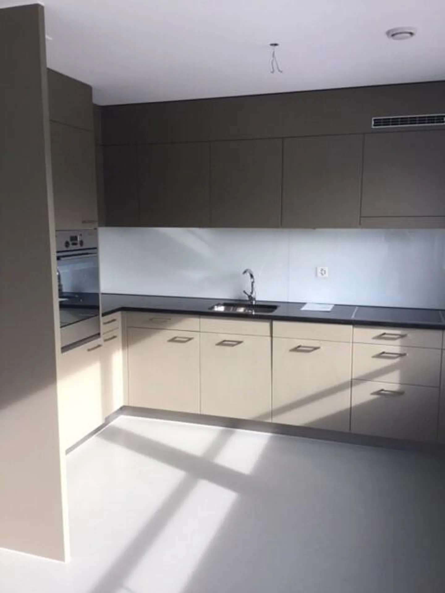 Great apartment on the 4th floor with 2 wet cells and washing tower and loggia - Photo 2 of 11