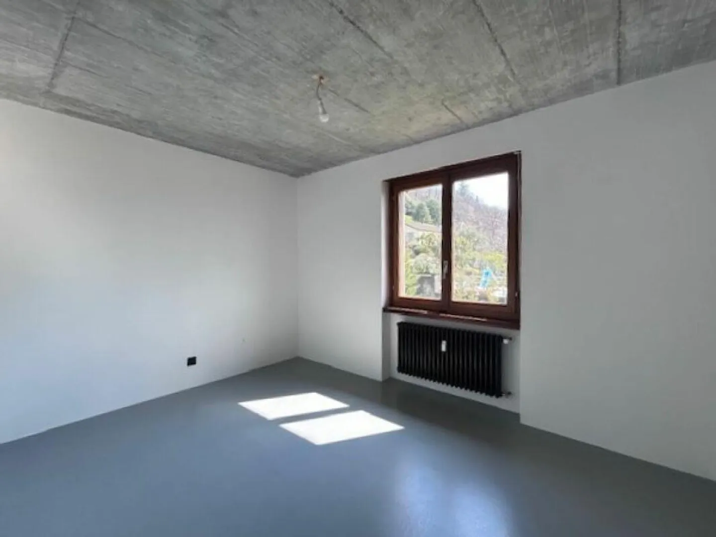 4.5-ZIMMER-WOHNUNG IN ZWEIFAMILIENHAUS - RENOVIERT - EXKLUSIVER GARTEN - Foto 18 von 23