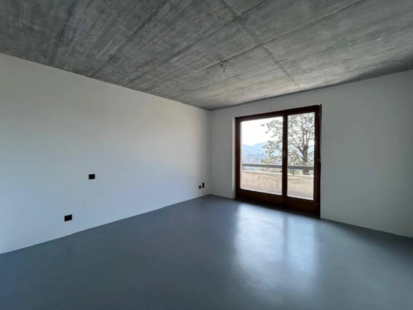 4.5-ZIMMER-WOHNUNG IN ZWEIFAMILIENHAUS - RENOVIERT - EXKLUSIVER GARTEN - Foto 20 von 23