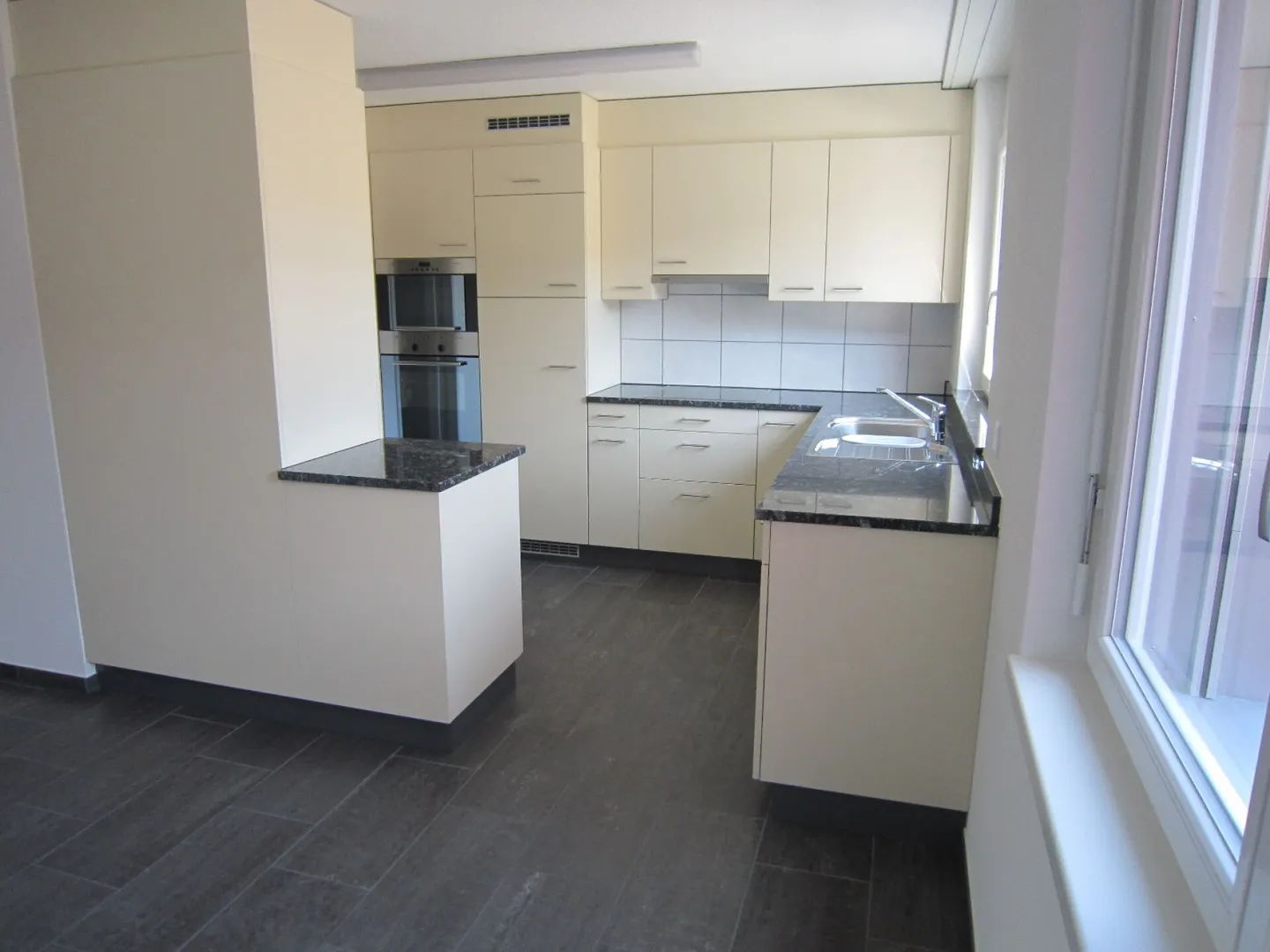 4.5-Room Garden Apartment in Child-Friendly Location - Photo 2 of 8