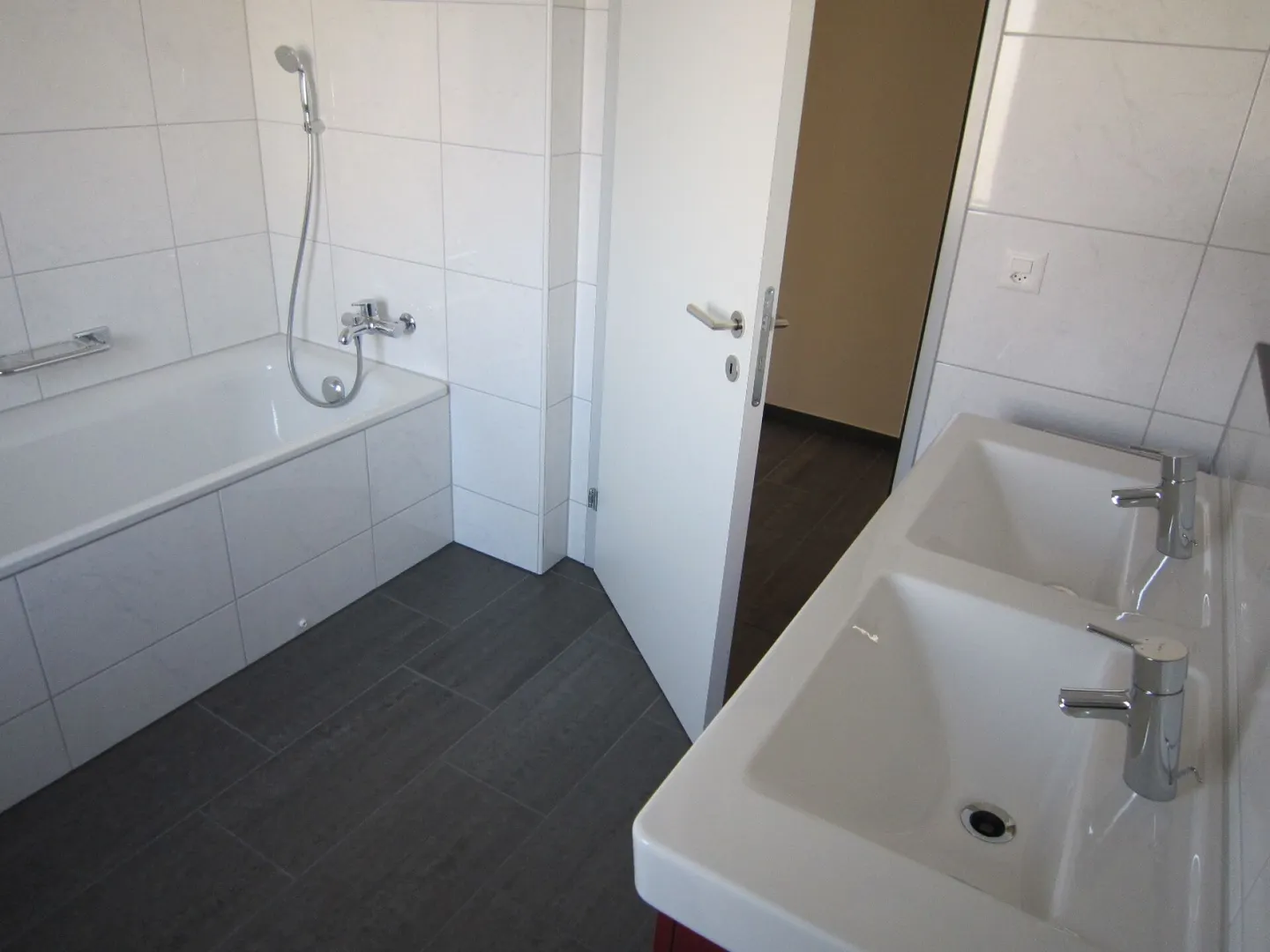 4.5-Room Garden Apartment in Child-Friendly Location - Photo 6 of 8
