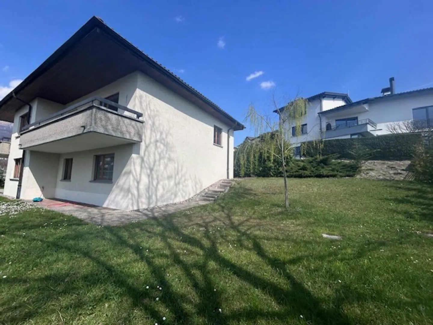 4.5-ZIMMER-WOHNUNG IN ZWEIFAMILIENHAUS - RENOVIERT - EXKLUSIVER GARTEN - Foto 23 von 23