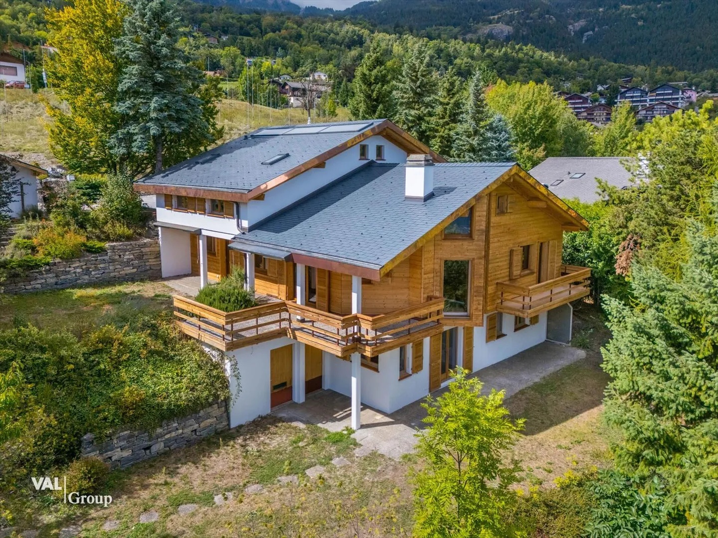 L'alliance parfaite entre tradition alpine et raffinement moderne - Photo 1 sur 13