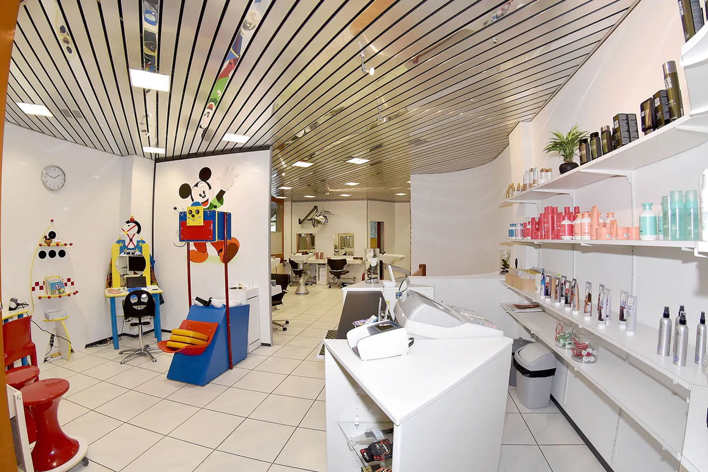 Vollständig eingerichteter Beauty-Salon - Foto 3 von 11