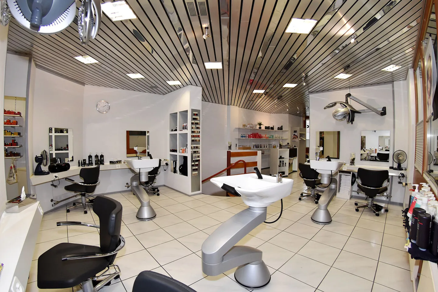 Vollständig eingerichteter Beauty-Salon - Foto 1 von 11