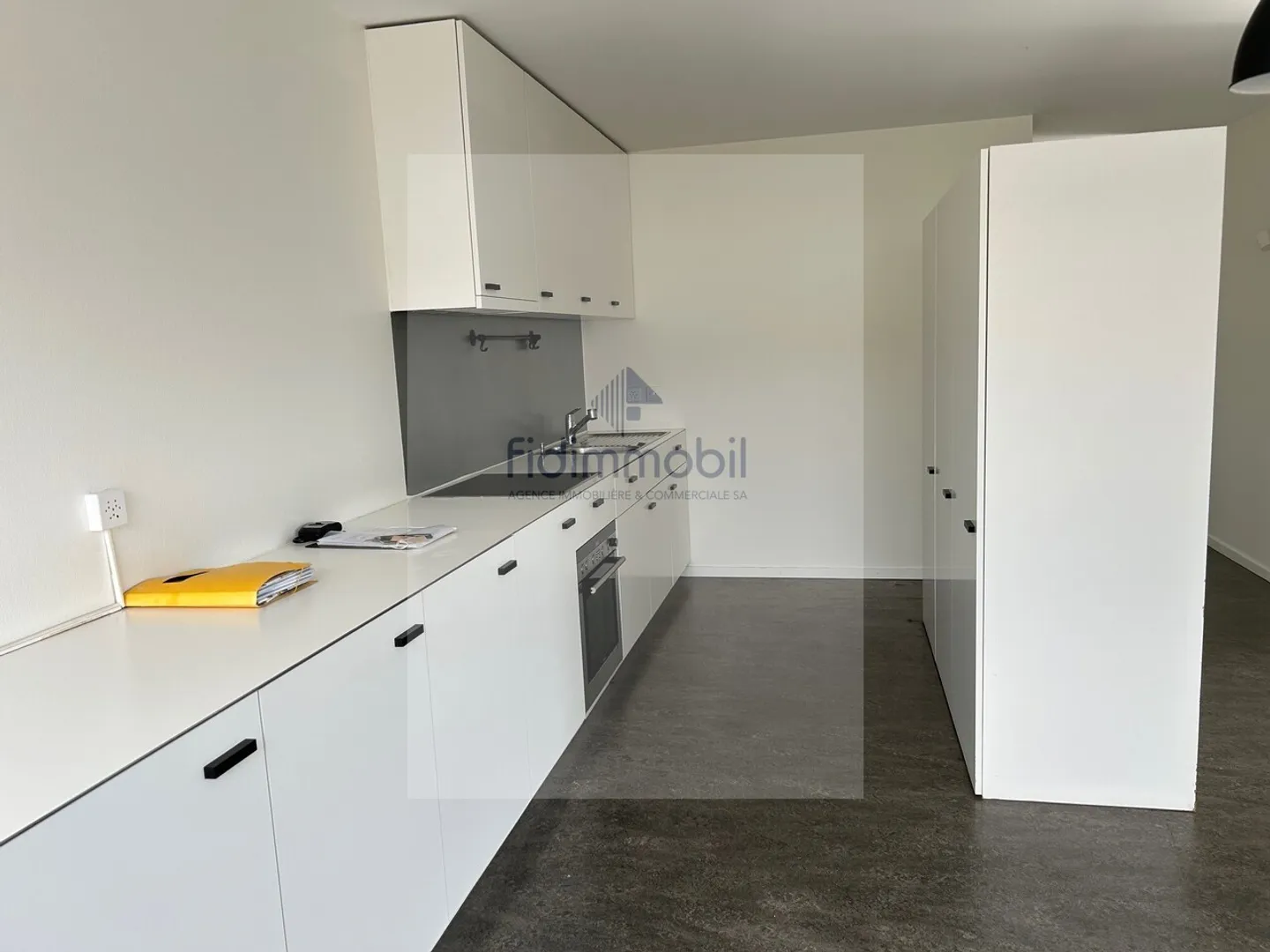 GRANDE APPARTAMENTO CON BALCONE - Foto 1 di 10
