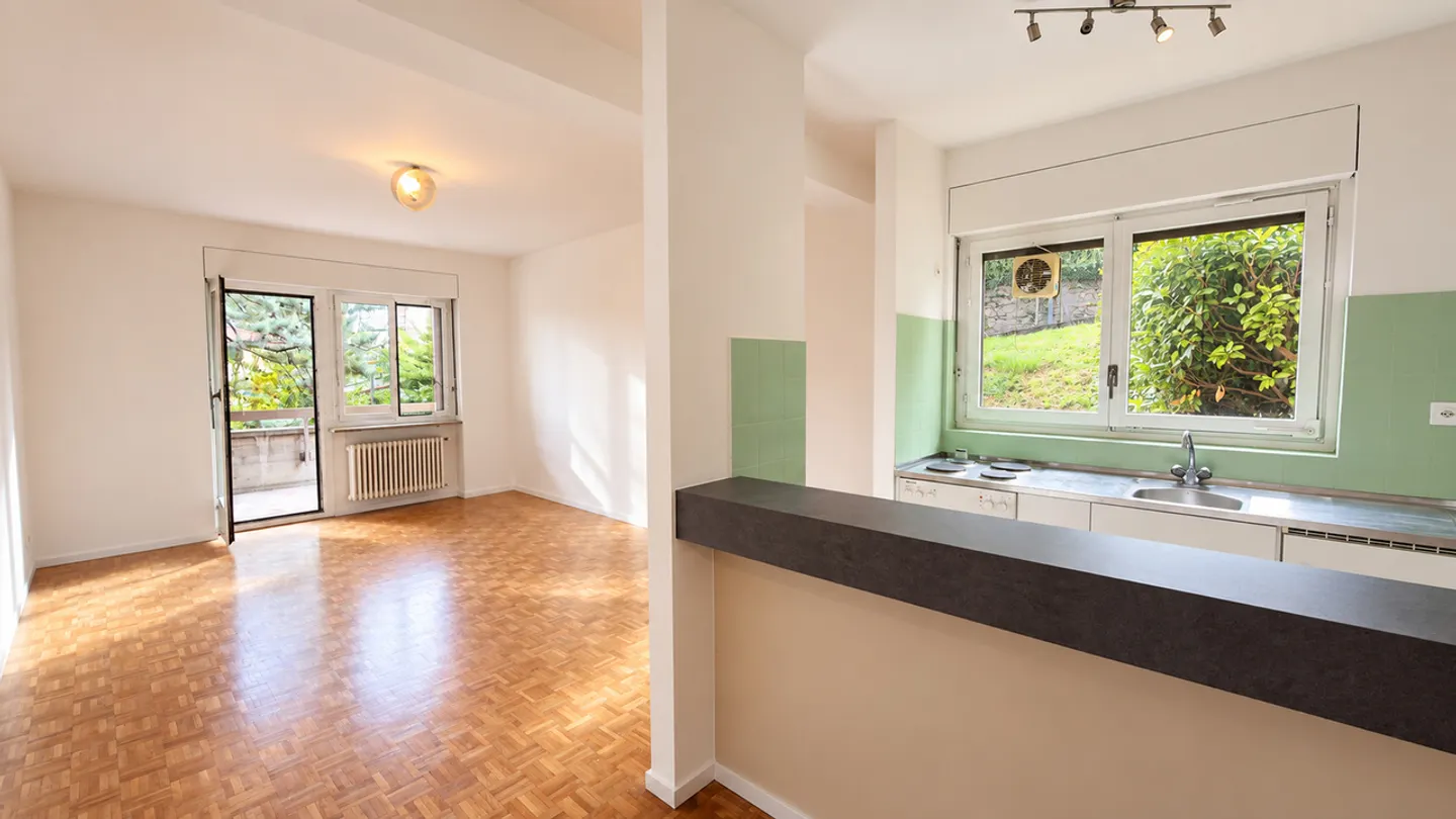 COZY 2.5 ROOMS WITH GARDEN - Photo 4 of 13