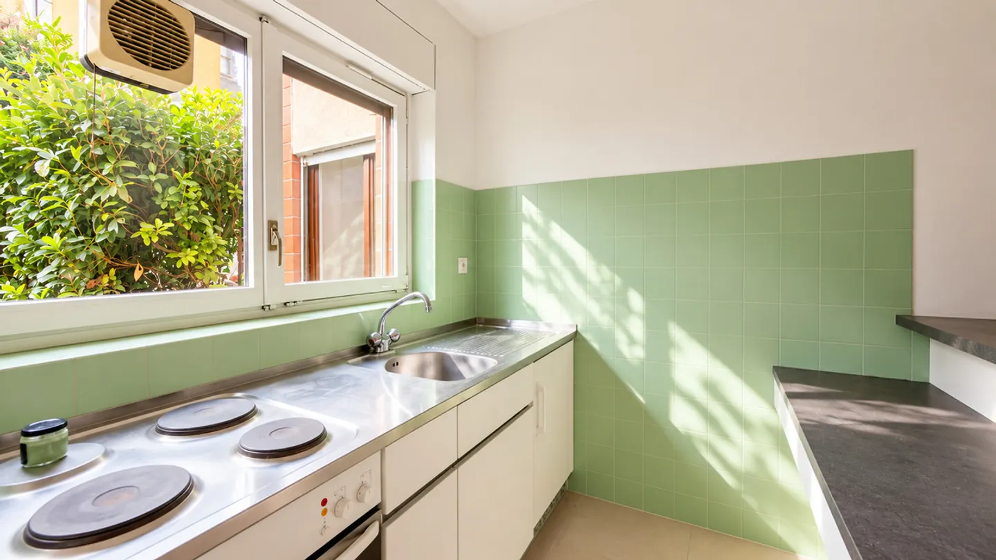 COZY 2.5 ROOMS WITH GARDEN - Photo 5 of 13
