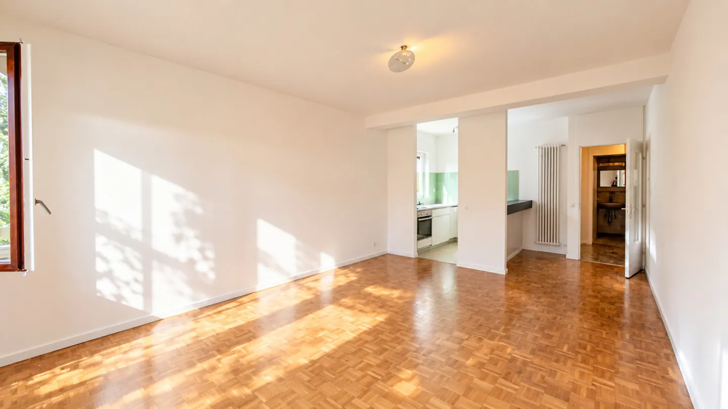 COZY 2.5 ROOMS WITH GARDEN - Photo 6 of 13