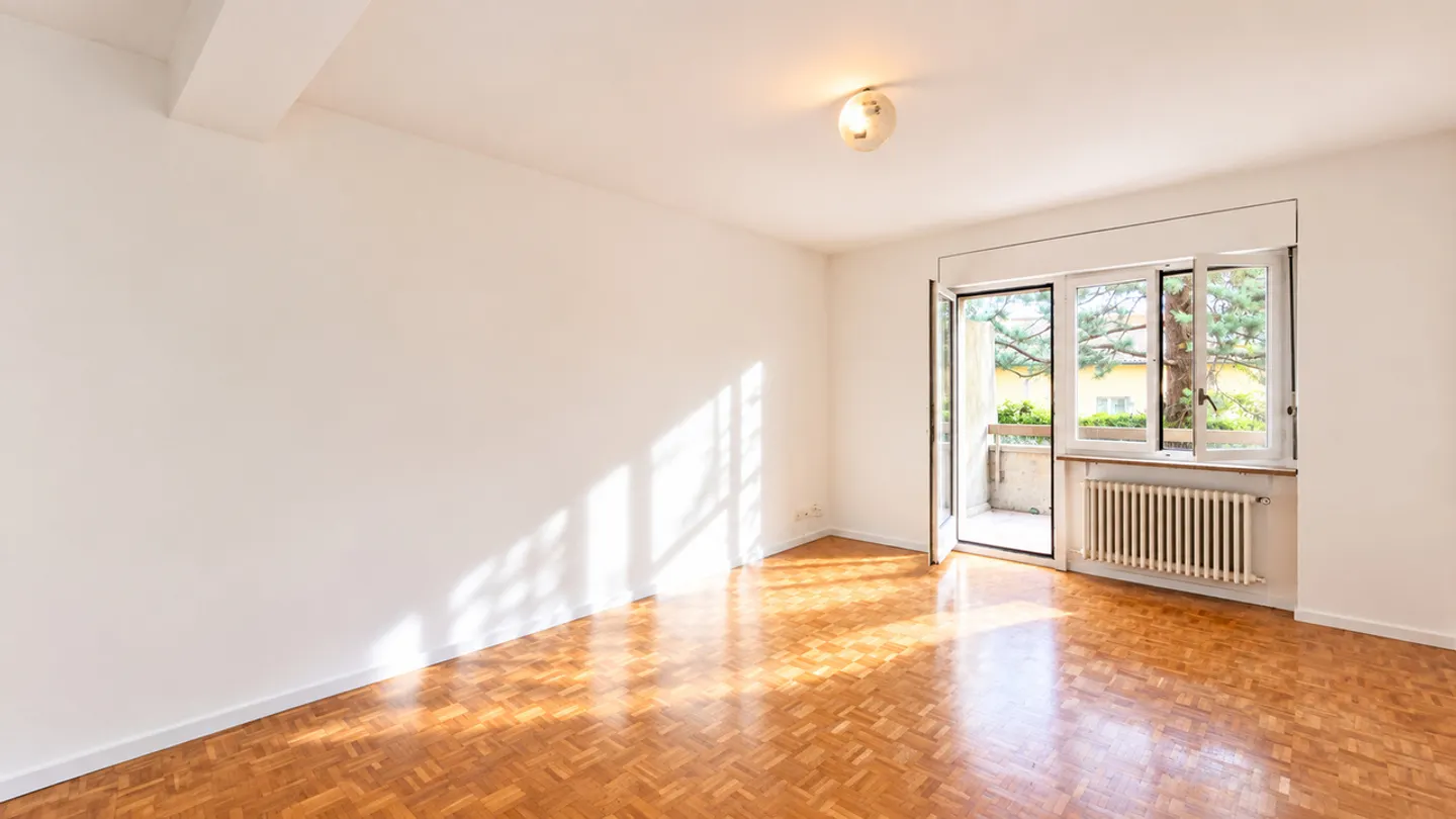 COZY 2.5 ROOMS WITH GARDEN - Photo 8 of 13
