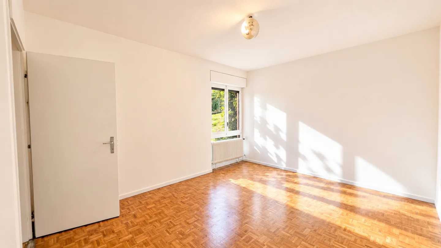 COZY 2.5 ROOMS WITH GARDEN - Photo 9 of 13