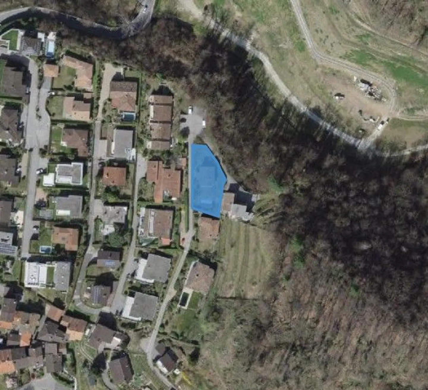 Casa unica su tre piani - Foto 2 di 13