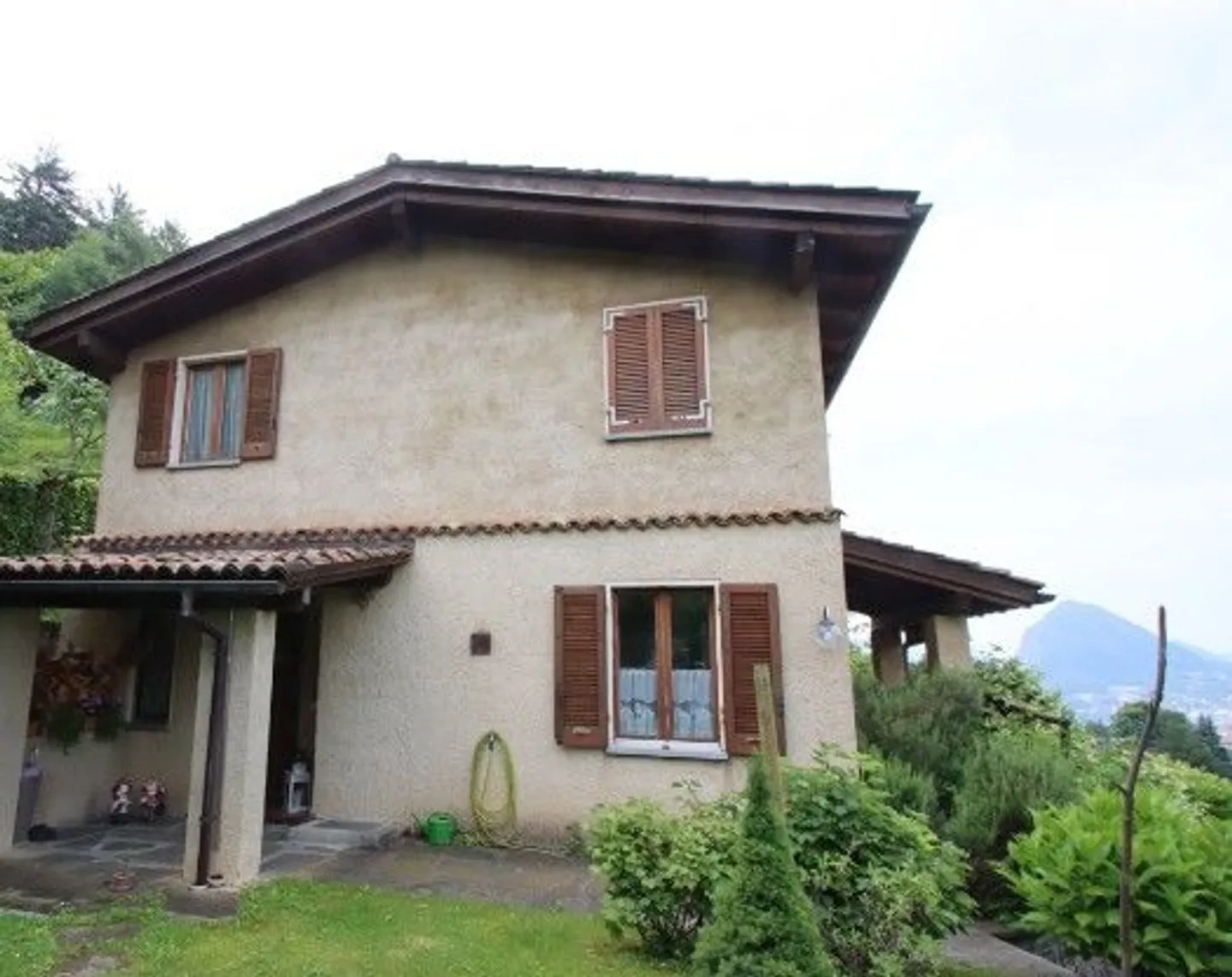 Casa unica su tre piani - Foto 3 di 13