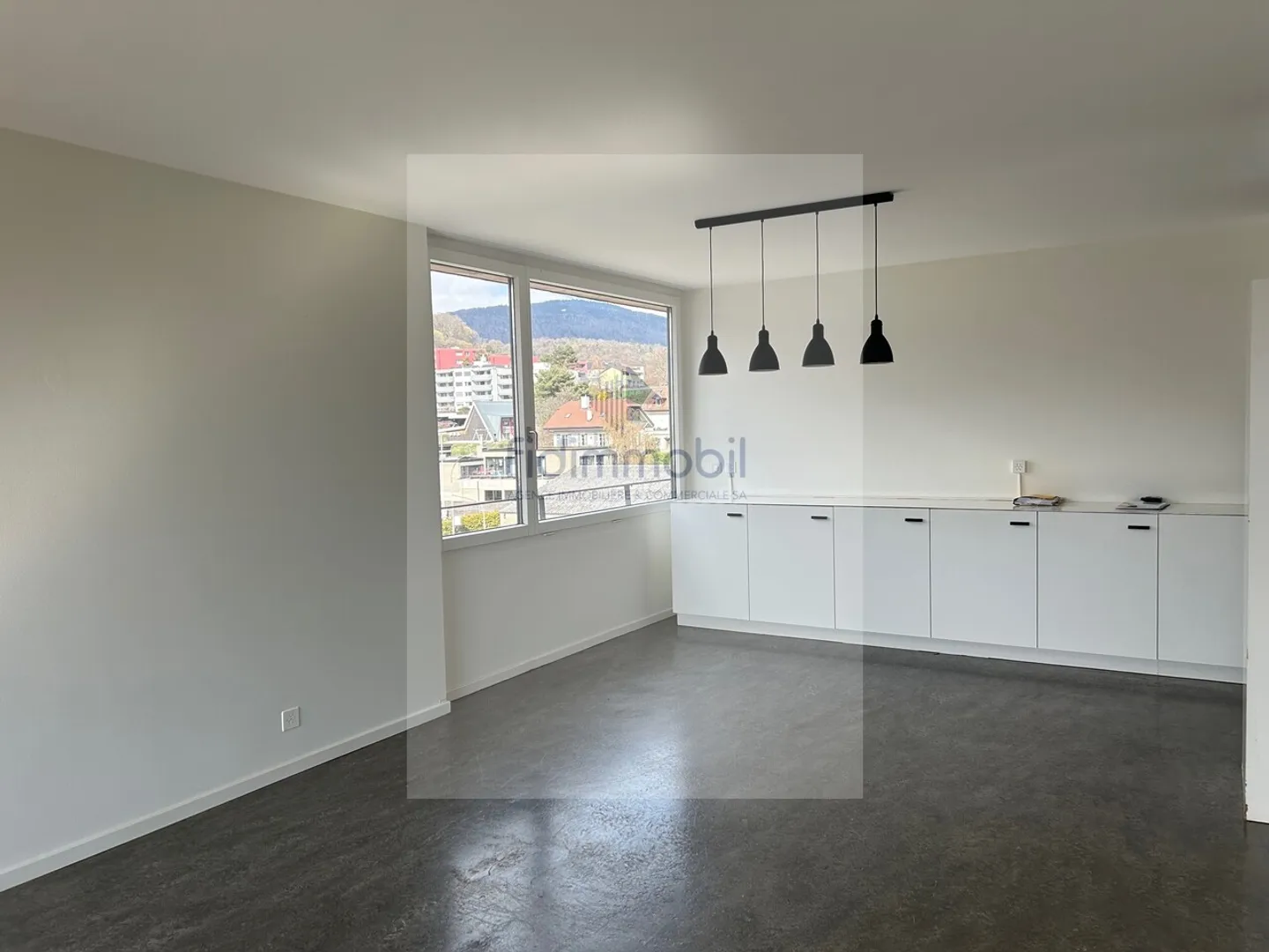 GRANDE APPARTAMENTO CON BALCONE - Foto 4 di 10