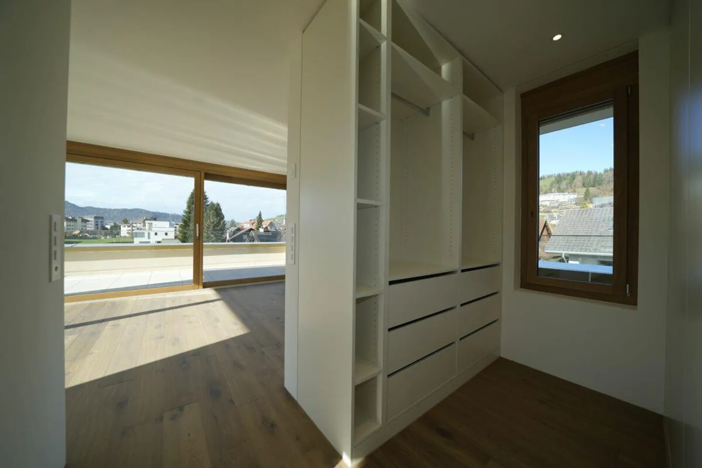 Villa neuve exclusive avec terrasse sur le toit, ascenseur et luxueux indoor-outdoor living - Photo 17 sur 28