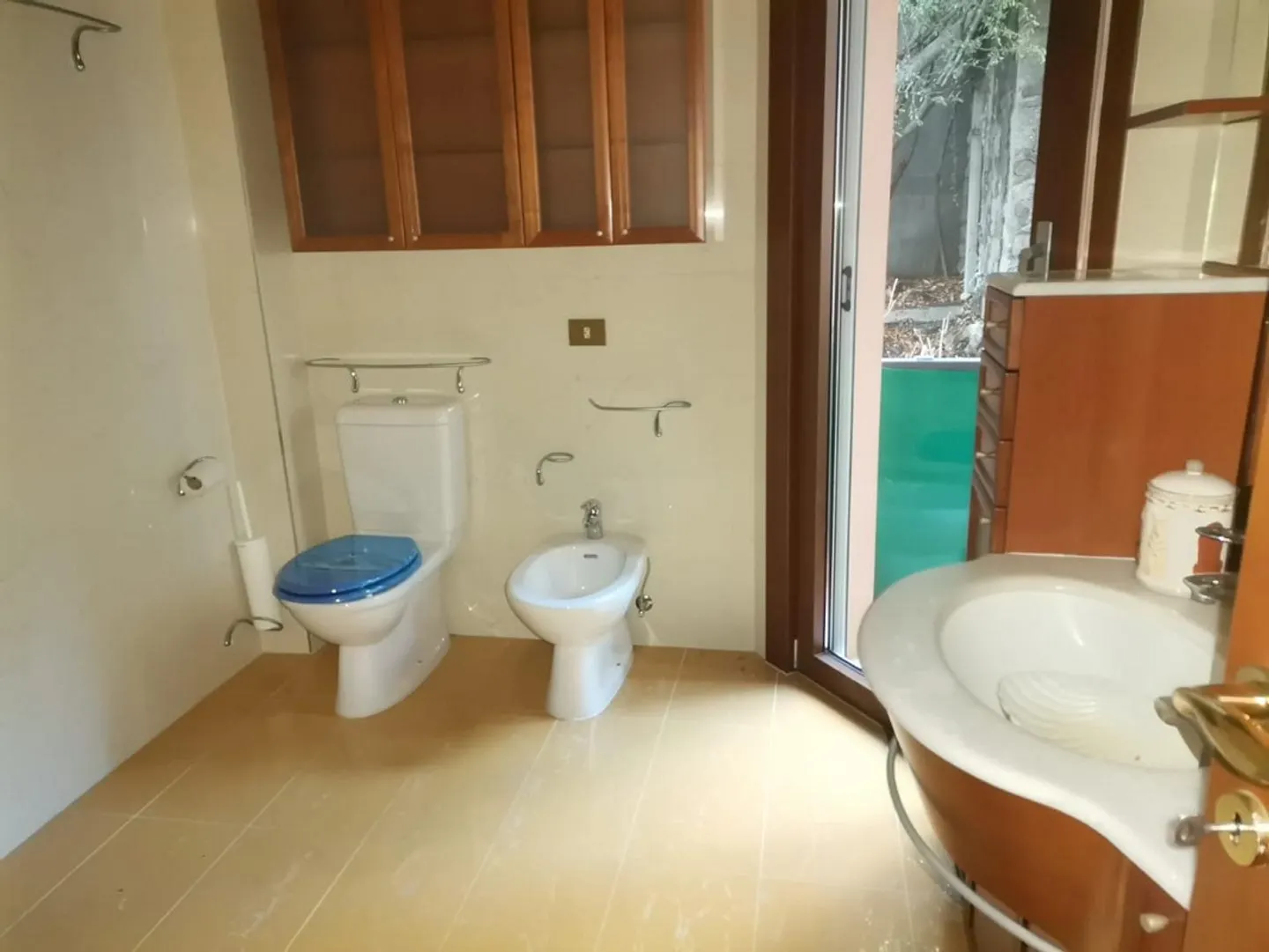 Sunny Apartment with Lake View - Photo 10 of 14