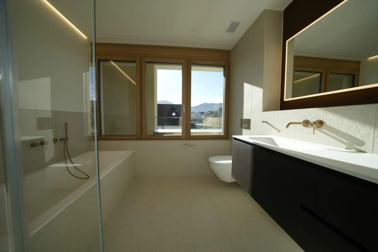 Villa neuve exclusive avec terrasse sur le toit, ascenseur et luxueux indoor-outdoor living - Photo 19 sur 28