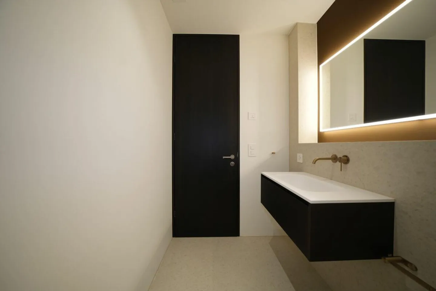 Villa neuve exclusive avec terrasse sur le toit, ascenseur et luxueux indoor-outdoor living - Photo 20 sur 28