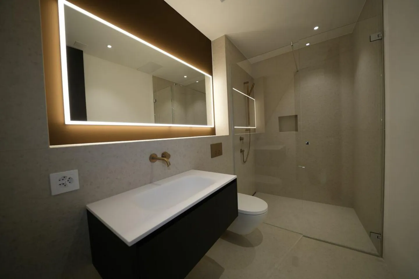 Villa neuve exclusive avec terrasse sur le toit, ascenseur et luxueux indoor-outdoor living - Photo 21 sur 28