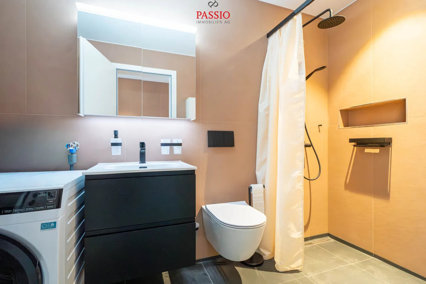 Appartamento attico 2.5 camere nuovo in standard di alta qualità - Foto 11 di 16