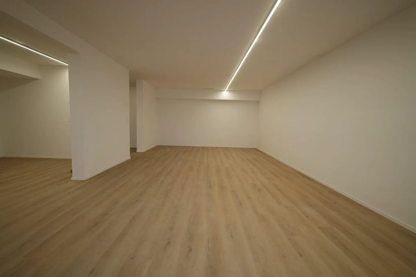 Villa neuve exclusive avec terrasse sur le toit, ascenseur et luxueux indoor-outdoor living - Photo 22 sur 28