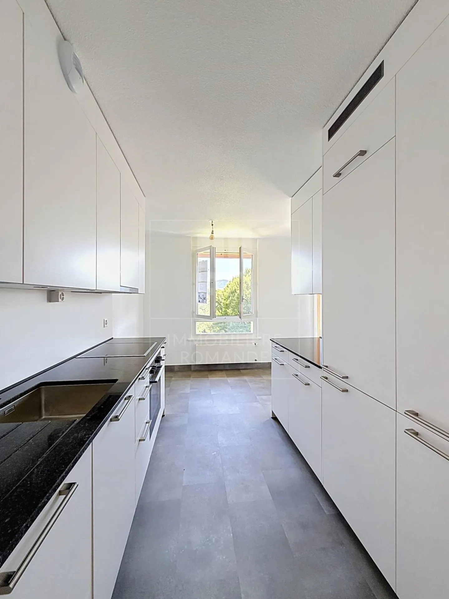 Charming Apartment in Cologny - Photo 3 of 4