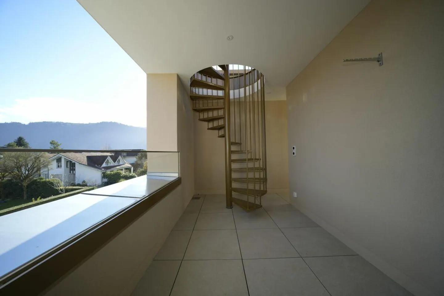 Villa neuve exclusive avec terrasse sur le toit, ascenseur et luxueux indoor-outdoor living - Photo 23 sur 28