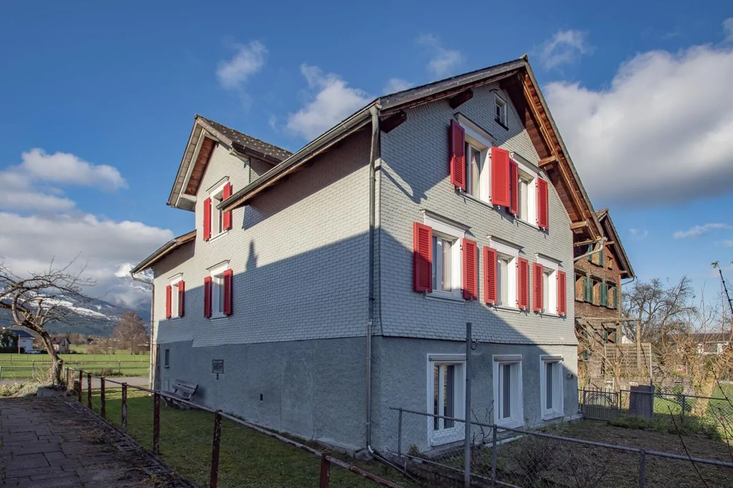 Rare opportunity for craftsmen/pet owners in an attractive residential area! - Photo 2 of 6