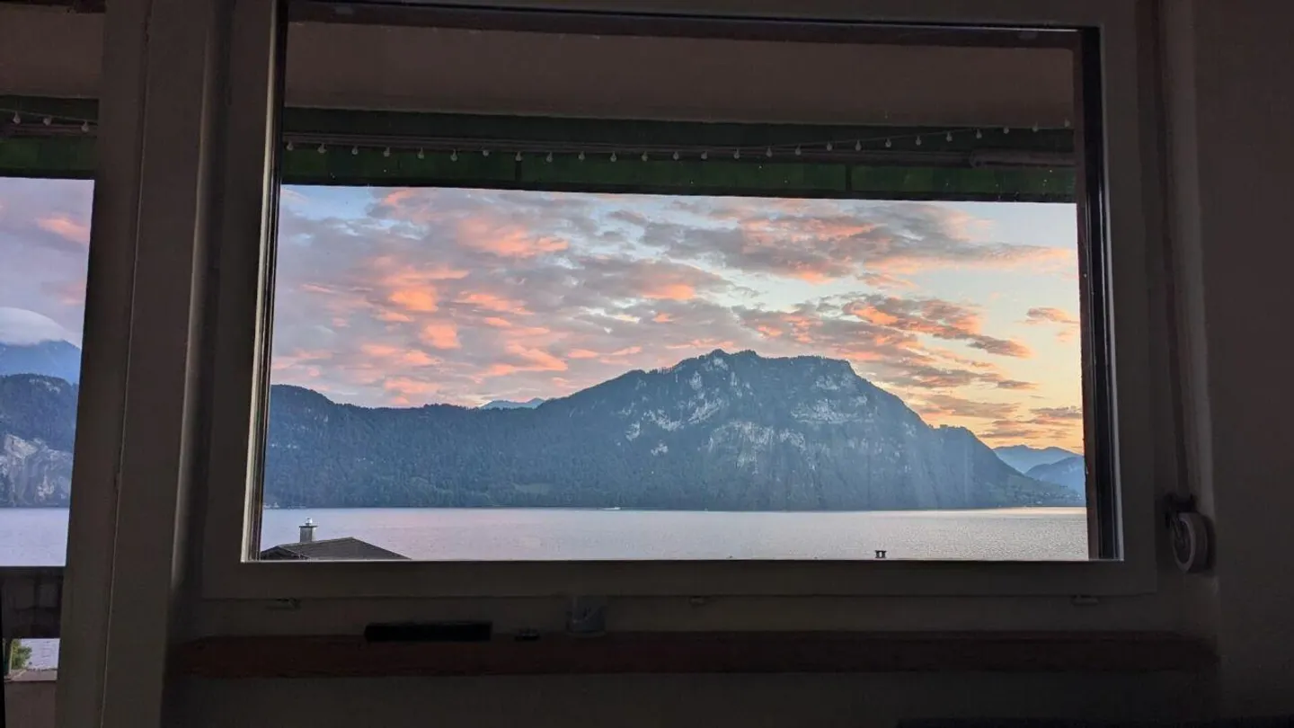4-room apartment with unobstructed lake view - Photo 9 of 10