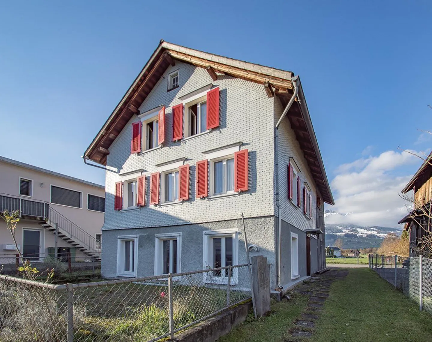 Rare opportunity for craftsmen/pet owners in an attractive residential area! - Photo 1 of 6