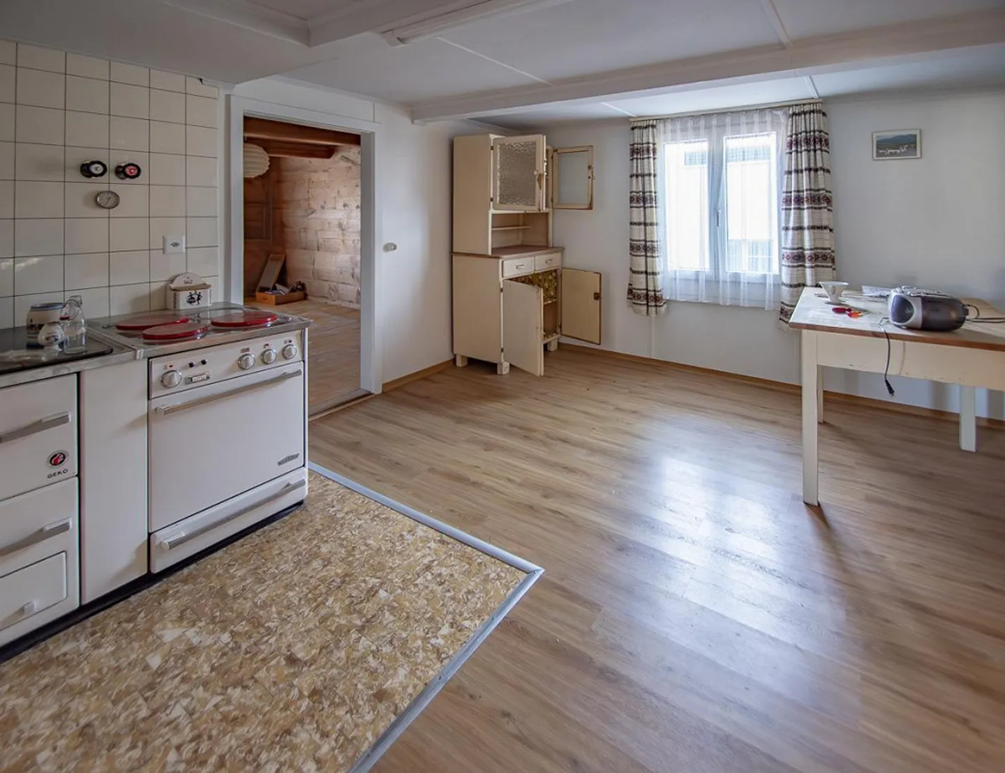 Rare opportunity for craftsmen/pet owners in an attractive residential area! - Photo 3 of 6