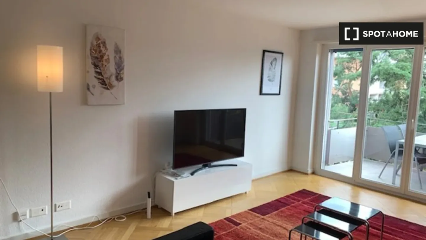 Charming Apartment - Photo 17 of 18