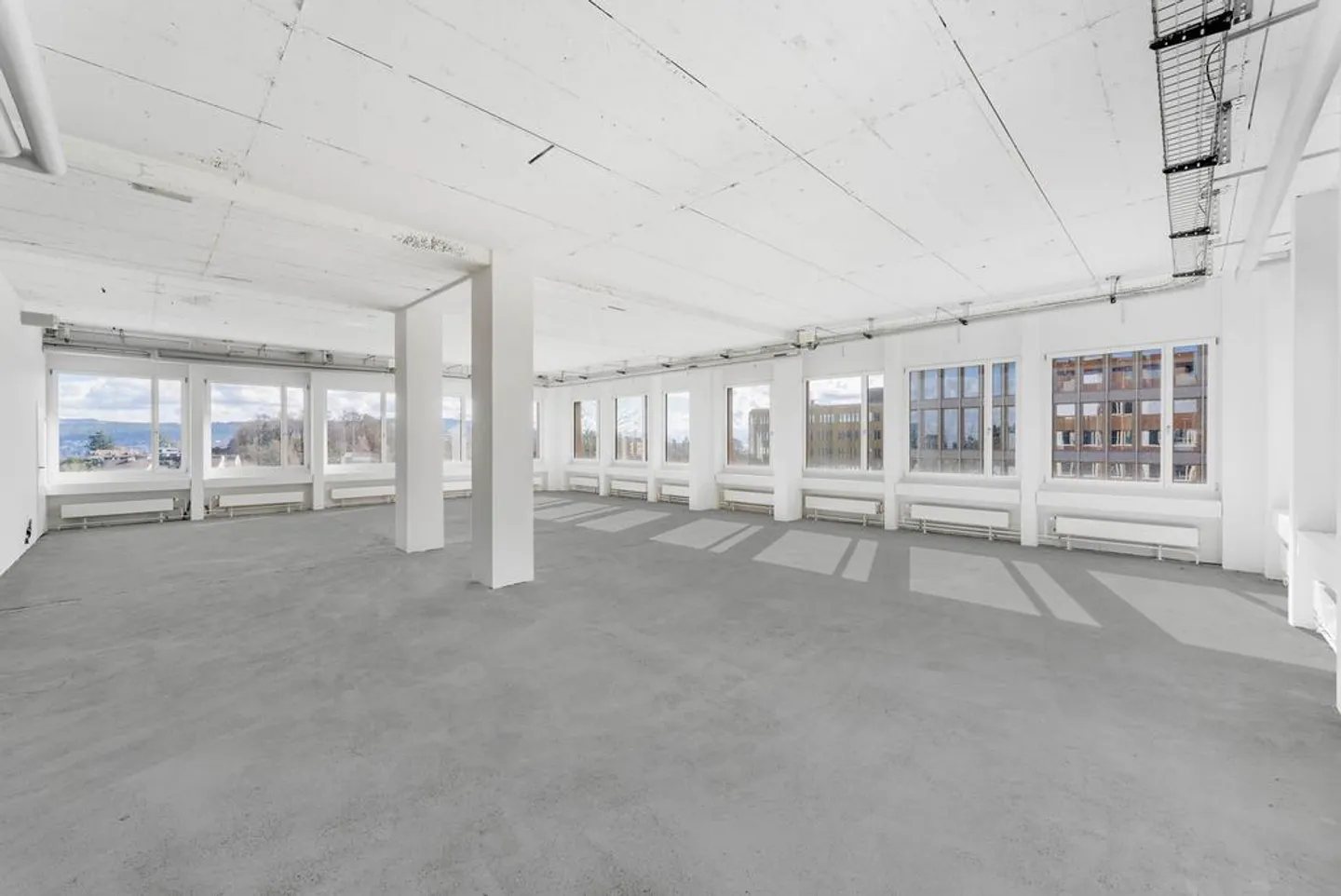 Lavori in una posizione ben sviluppata alla periferia di Zurigo - Foto 4 di 11