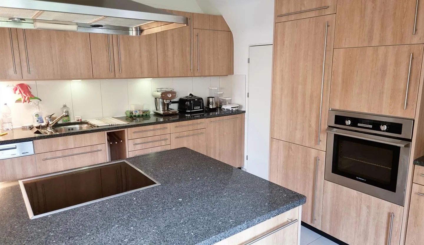 5.5-Zimmer-Dachmaisonettewohnung  in ehemaliger Bally-Villa - Foto 5 von 8