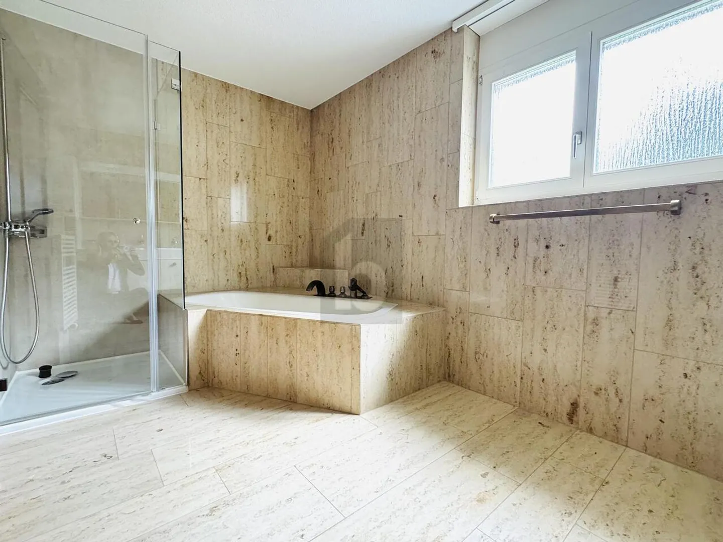 UNIQUE AVEC UNE MAGNIFIQUE VUE SUR LE LAC - Photo 4 sur 6